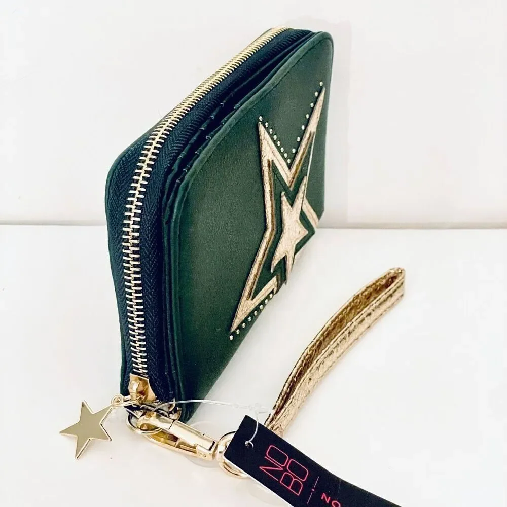 NWT No Boundaries Hunter Green w/ Gold Star Zip All Around Wristlet Wallet